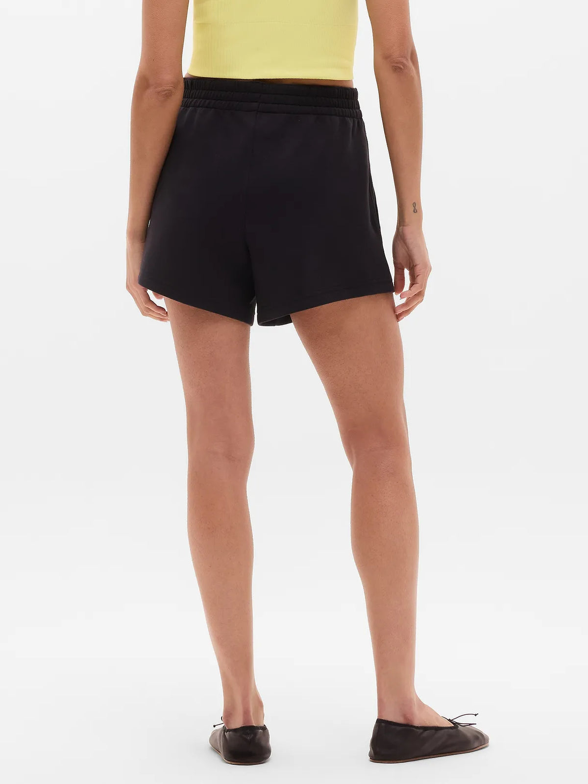 Form Knit Mid Rise 6" Short