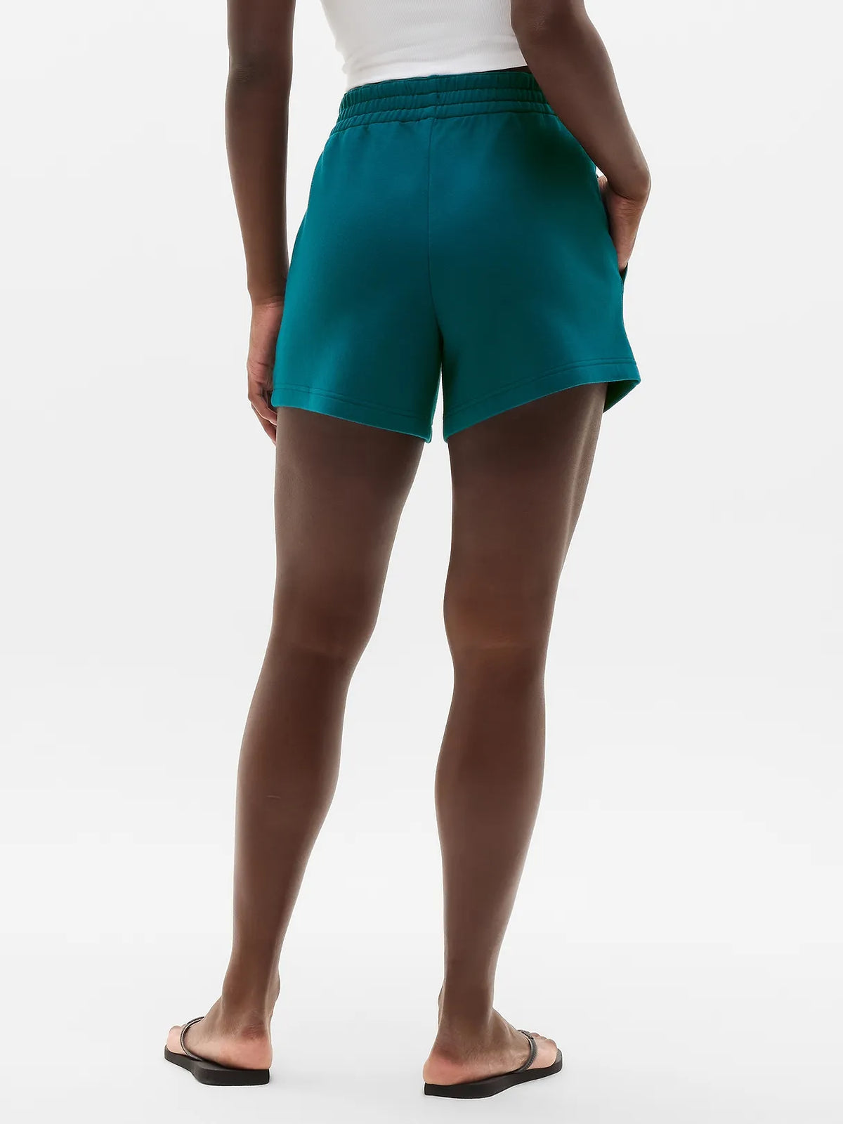 Form Knit Mid Rise 6" Short