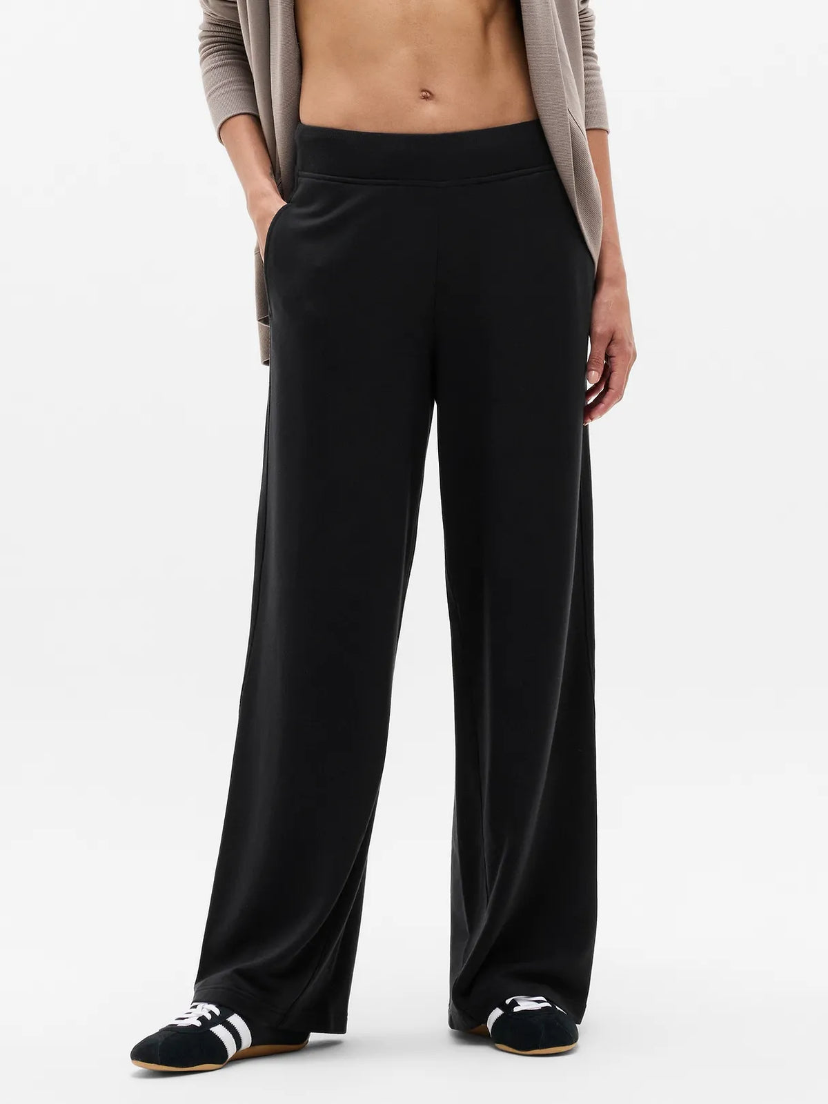 Coaster Luxe Straight Leg Pant