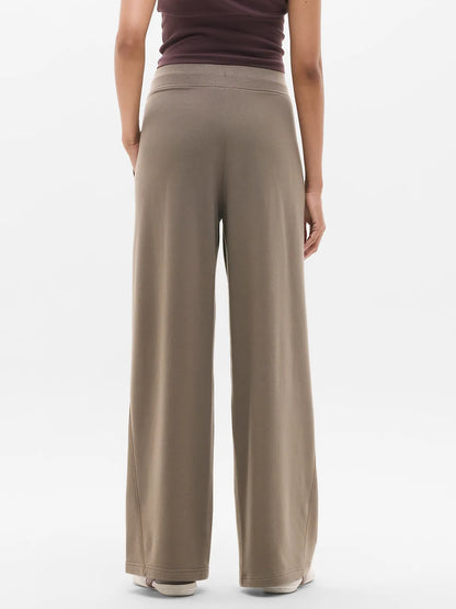 Coaster Luxe Straight Leg Pant
