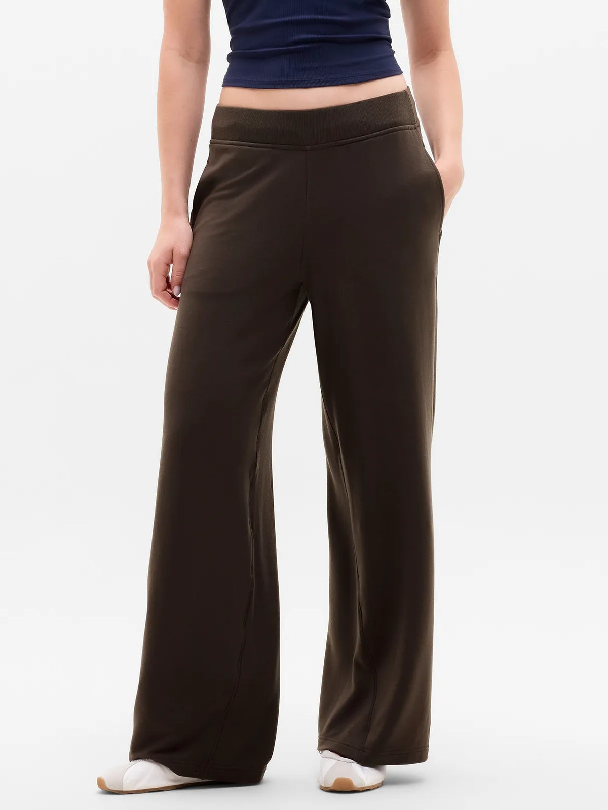 Coaster Luxe Straight Leg Pant