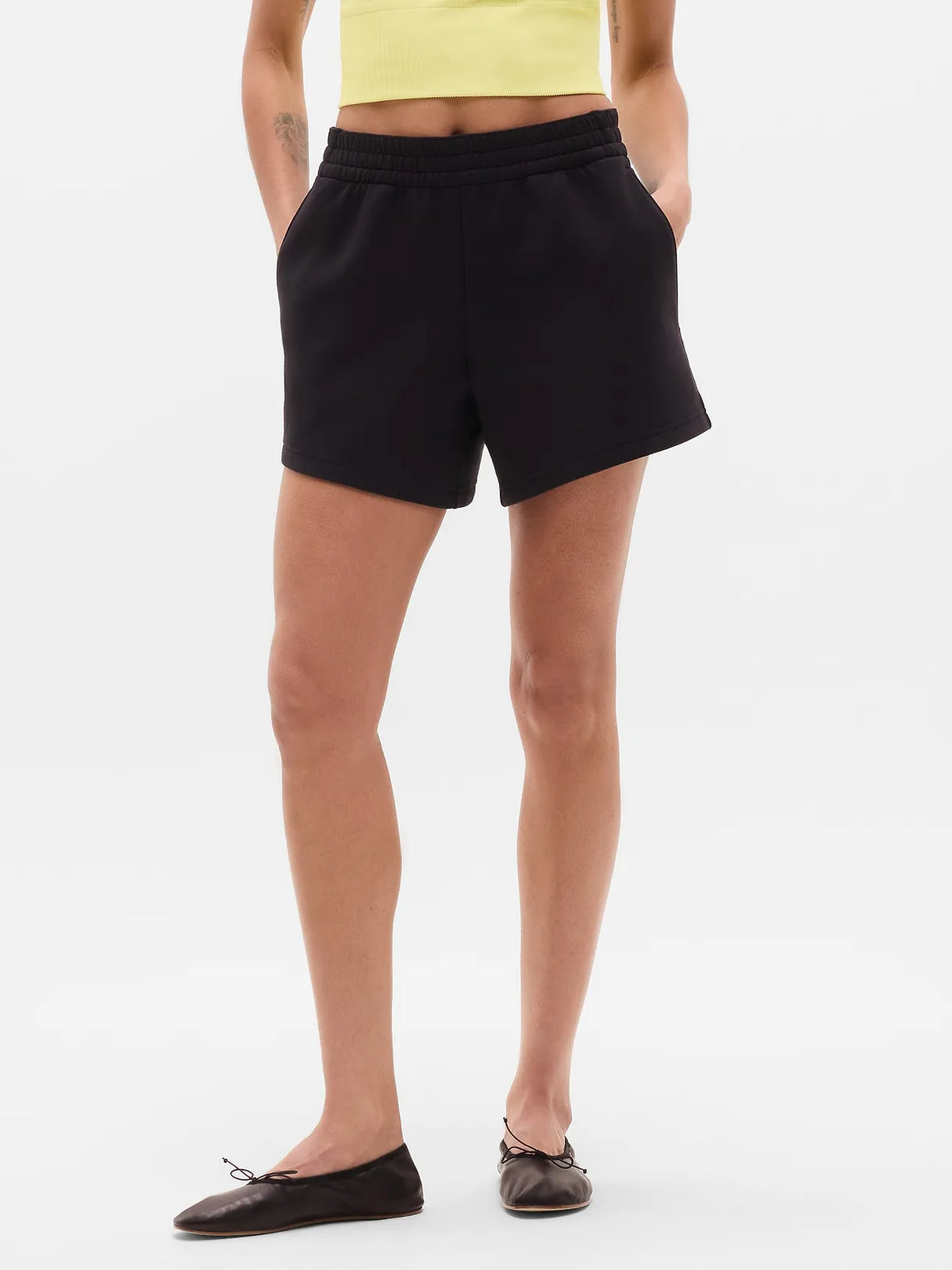 Form Knit Mid Rise 6" Short