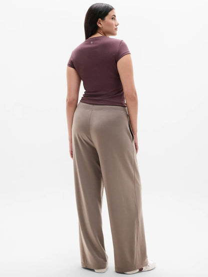 Coaster Luxe Straight Leg Pant